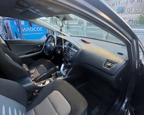 Серый Киа Сид, объемом двигателя 1.6 л и пробегом 200 тыс. км за 9500 $, фото 2 на Automoto.ua