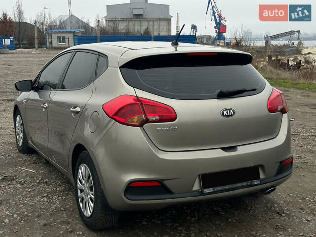 Серый Киа Сид, объемом двигателя 1.6 л и пробегом 200 тыс. км за 10300 $, фото 6 на Automoto.ua