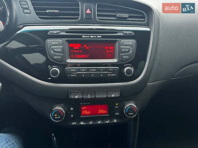 Серый Киа Сид, объемом двигателя 1.6 л и пробегом 200 тыс. км за 10300 $, фото 18 на Automoto.ua