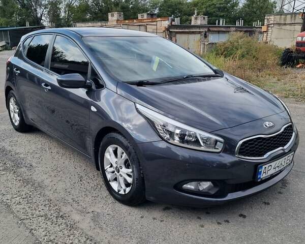 Серый Киа Сид, объемом двигателя 1.59 л и пробегом 159 тыс. км за 10800 $, фото 4 на Automoto.ua