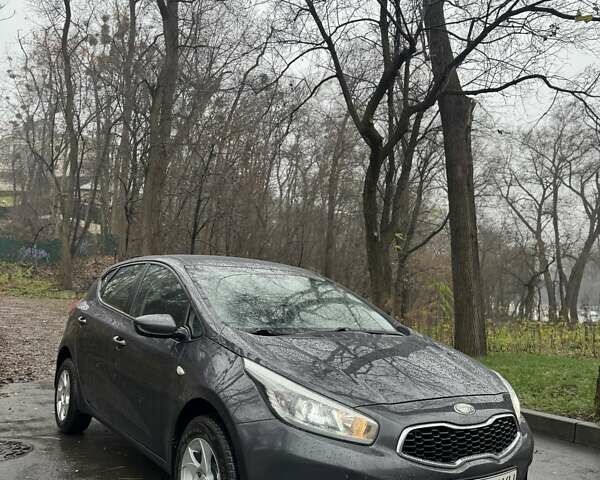 Серый Киа Сид, объемом двигателя 1.58 л и пробегом 148 тыс. км за 10400 $, фото 3 на Automoto.ua