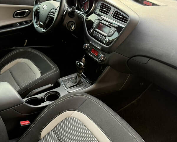 Серый Киа Сид, объемом двигателя 1.6 л и пробегом 65 тыс. км за 12800 $, фото 16 на Automoto.ua