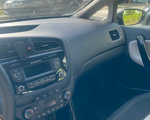 Сірий Кіа Сід, об'ємом двигуна 1.59 л та пробігом 247 тис. км за 10500 $, фото 6 на Automoto.ua