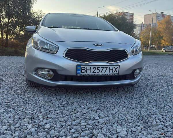 Киа Сид 2013 в Черновцах на Automoto.ua Серый Киа Сид, объемом двигателя 1.59 л и пробегом 130 тыс. км за 10500 $, фото 1 на Automoto.ua