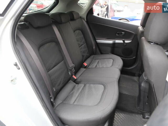 Серый Киа Сид, объемом двигателя 1.4 л и пробегом 221 тыс. км за 8600 $, фото 9 на Automoto.ua