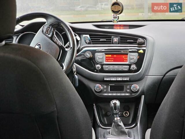 Серый Киа Сид, объемом двигателя 1.59 л и пробегом 165 тыс. км за 11250 $, фото 5 на Automoto.ua