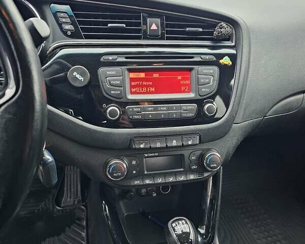 Серый Киа Сид, объемом двигателя 1.59 л и пробегом 165 тыс. км за 11250 $, фото 6 на Automoto.ua