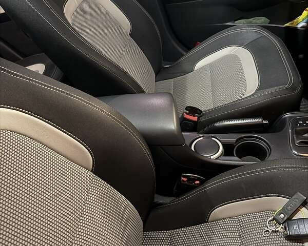 Серый Киа Сид, объемом двигателя 1.58 л и пробегом 84 тыс. км за 12500 $, фото 6 на Automoto.ua