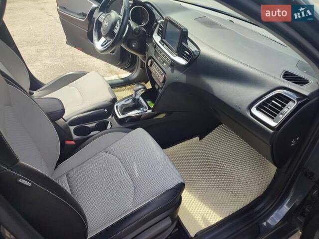 Серый Киа Сид, объемом двигателя 1.59 л и пробегом 60 тыс. км за 17800 $, фото 5 на Automoto.ua