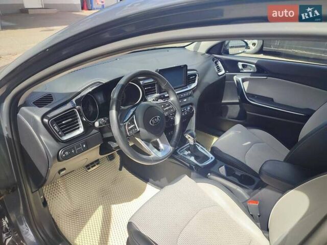 Серый Киа Сид, объемом двигателя 1.59 л и пробегом 60 тыс. км за 17800 $, фото 2 на Automoto.ua