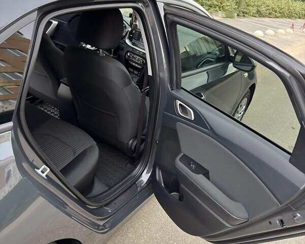 Серый Киа Сид, объемом двигателя 1.59 л и пробегом 98 тыс. км за 14000 $, фото 13 на Automoto.ua