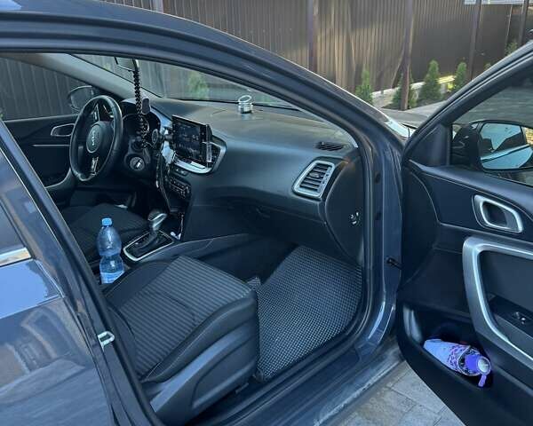 Серый Киа Сид, объемом двигателя 1.59 л и пробегом 16 тыс. км за 19300 $, фото 8 на Automoto.ua