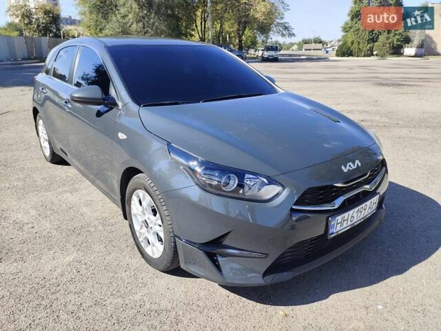 Серый Киа Сид, объемом двигателя 1.59 л и пробегом 27 тыс. км за 19000 $, фото 2 на Automoto.ua