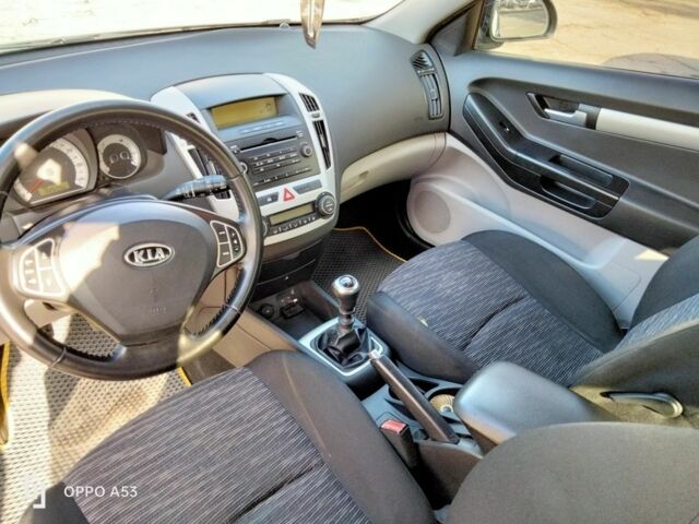 Серый Киа Сид, объемом двигателя 0 л и пробегом 200 тыс. км за 6300 $, фото 1 на Automoto.ua