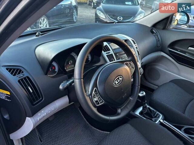 Сірий Кіа Сід, об'ємом двигуна 1.6 л та пробігом 264 тис. км за 5790 $, фото 24 на Automoto.ua