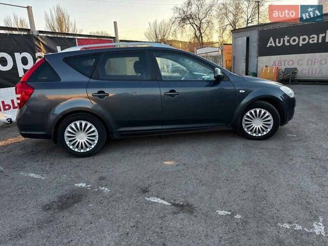 Сірий Кіа Сід, об'ємом двигуна 1.6 л та пробігом 264 тис. км за 5790 $, фото 5 на Automoto.ua