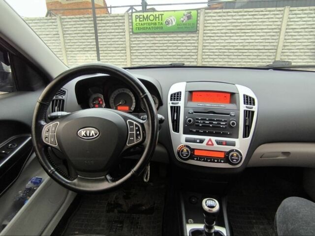 Серый Киа Сид, объемом двигателя 0 л и пробегом 238 тыс. км за 5800 $, фото 3 на Automoto.ua