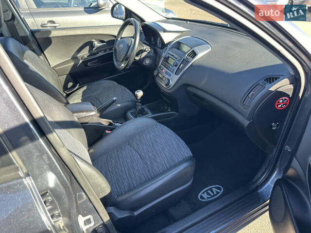 Сірий Кіа Сід, об'ємом двигуна 1.6 л та пробігом 190 тис. км за 6300 $, фото 9 на Automoto.ua