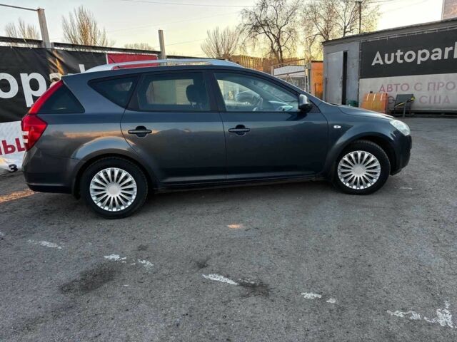 Серый Киа Сид, объемом двигателя 1.6 л и пробегом 264 тыс. км за 5790 $, фото 5 на Automoto.ua