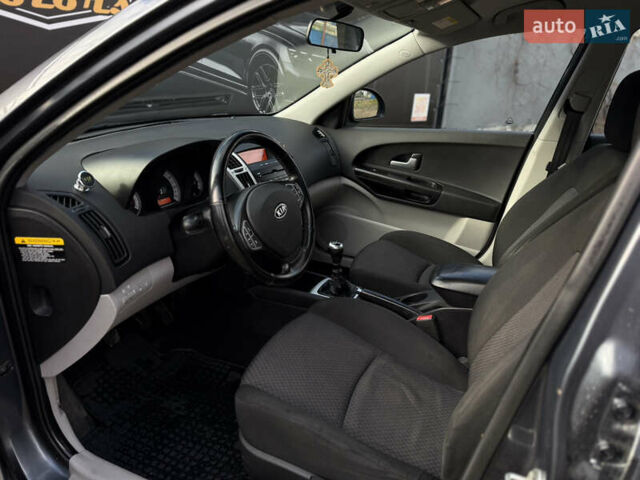 Сірий Кіа Сід, об'ємом двигуна 1.6 л та пробігом 231 тис. км за 5200 $, фото 13 на Automoto.ua