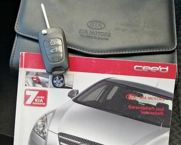 Серый Киа Сид, объемом двигателя 1.59 л и пробегом 142 тыс. км за 5400 $, фото 18 на Automoto.ua