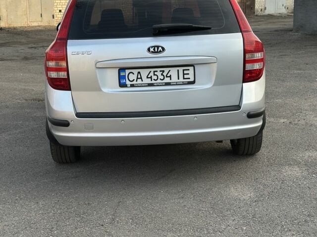 Серый Киа Сид, объемом двигателя 1.6 л и пробегом 208 тыс. км за 6400 $, фото 4 на Automoto.ua