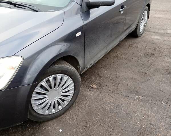 Серый Киа Сид, объемом двигателя 1.6 л и пробегом 270 тыс. км за 5000 $, фото 6 на Automoto.ua
