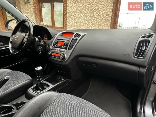 Серый Киа Сид, объемом двигателя 1.6 л и пробегом 178 тыс. км за 5399 $, фото 60 на Automoto.ua