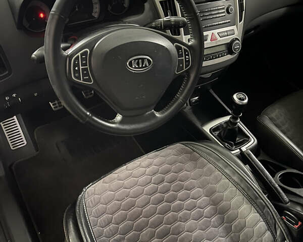 Серый Киа Сид, объемом двигателя 1.6 л и пробегом 275 тыс. км за 5000 $, фото 5 на Automoto.ua