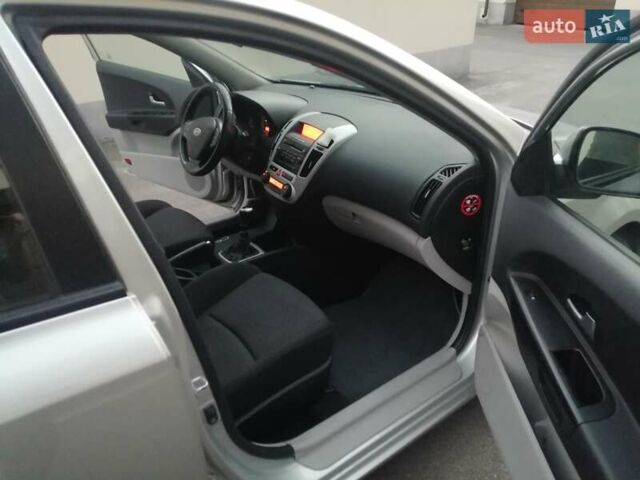 Серый Киа Сид, объемом двигателя 1.59 л и пробегом 142 тыс. км за 5400 $, фото 12 на Automoto.ua
