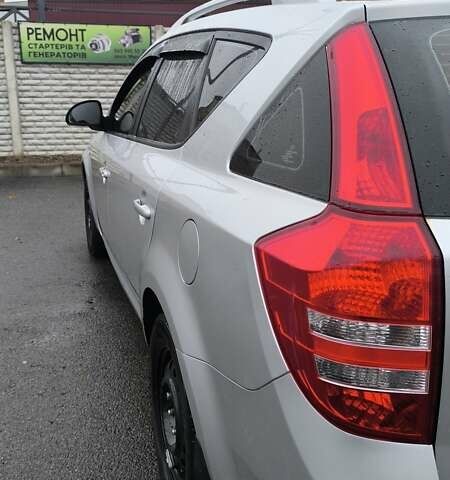 Серый Киа Сид, объемом двигателя 2 л и пробегом 238 тыс. км за 5800 $, фото 2 на Automoto.ua