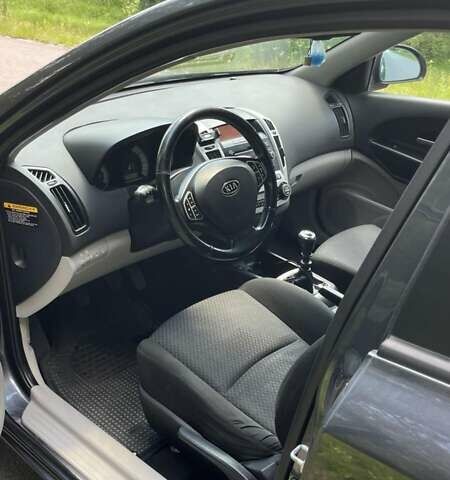 Серый Киа Сид, объемом двигателя 1.6 л и пробегом 346 тыс. км за 5100 $, фото 9 на Automoto.ua
