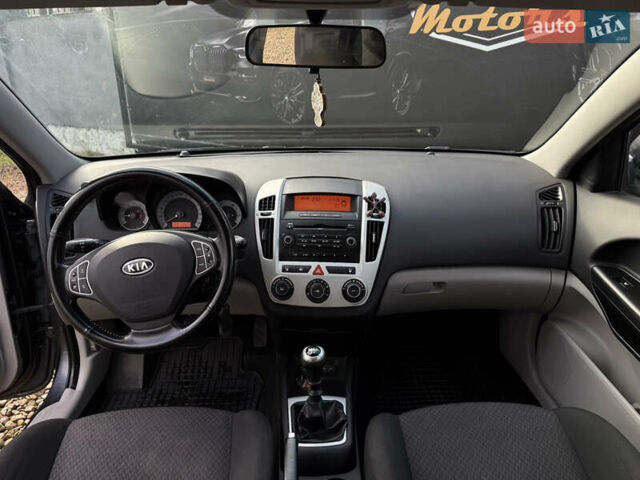 Сірий Кіа Сід, об'ємом двигуна 1.6 л та пробігом 231 тис. км за 5200 $, фото 18 на Automoto.ua