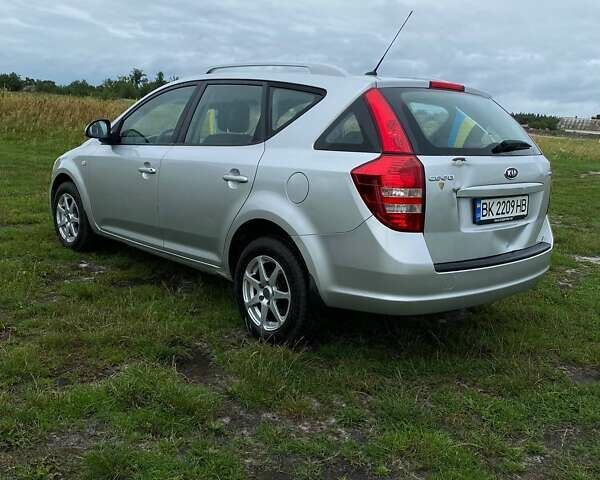 Серый Киа Сид, объемом двигателя 1.6 л и пробегом 310 тыс. км за 4500 $, фото 3 на Automoto.ua