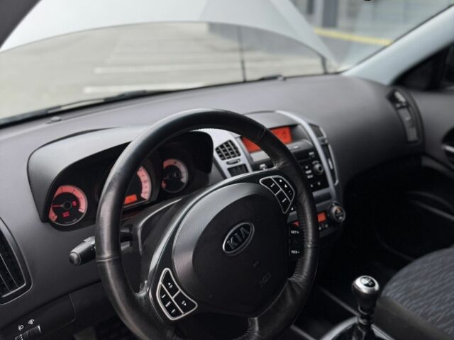 Серый Киа Сид, объемом двигателя 1.6 л и пробегом 232 тыс. км за 5800 $, фото 8 на Automoto.ua