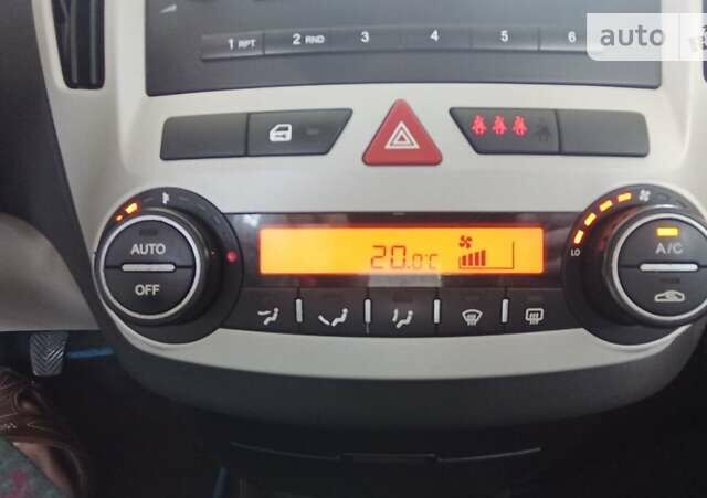 Серый Киа Сид, объемом двигателя 1.6 л и пробегом 240 тыс. км за 5300 $, фото 32 на Automoto.ua