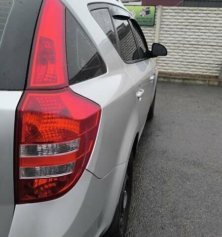 Серый Киа Сид, объемом двигателя 2 л и пробегом 238 тыс. км за 5800 $, фото 3 на Automoto.ua