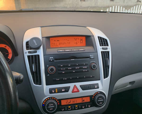 Сірий Кіа Сід, об'ємом двигуна 1.6 л та пробігом 195 тис. км за 6499 $, фото 16 на Automoto.ua