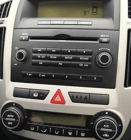 Серый Киа Сид, объемом двигателя 2 л и пробегом 238 тыс. км за 5800 $, фото 7 на Automoto.ua