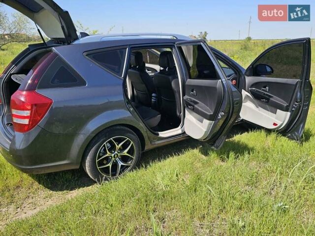 Серый Киа Сид, объемом двигателя 1.6 л и пробегом 274 тыс. км за 6800 $, фото 12 на Automoto.ua