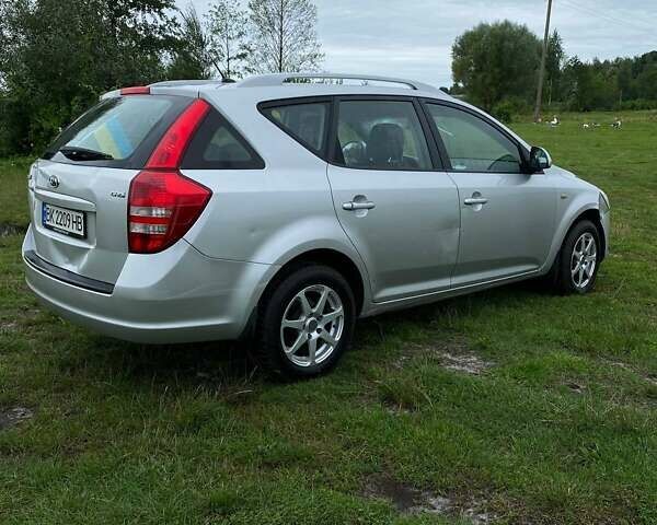 Серый Киа Сид, объемом двигателя 1.6 л и пробегом 310 тыс. км за 4500 $, фото 4 на Automoto.ua