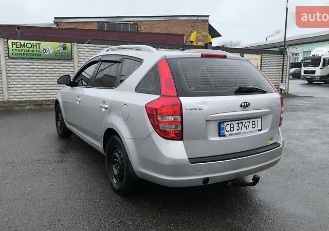 Серый Киа Сид, объемом двигателя 2 л и пробегом 238 тыс. км за 5800 $, фото 5 на Automoto.ua