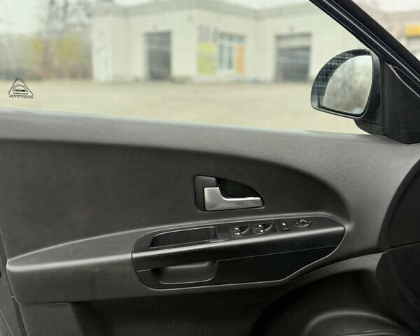 Сірий Кіа Сід, об'ємом двигуна 1.6 л та пробігом 360 тис. км за 5500 $, фото 8 на Automoto.ua