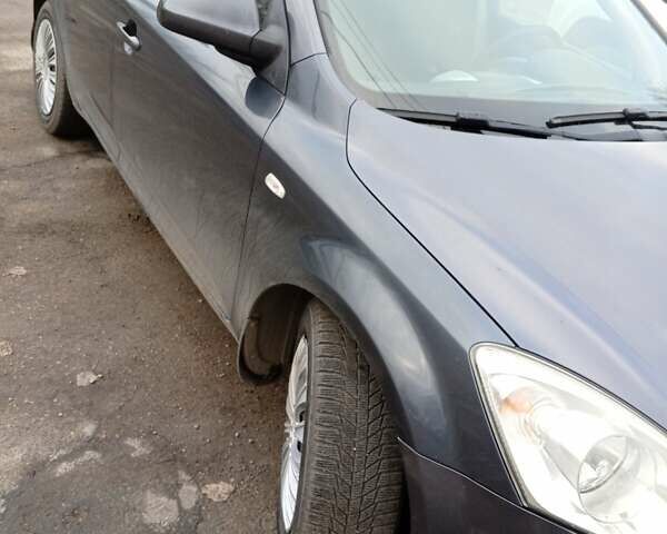 Серый Киа Сид, объемом двигателя 1.6 л и пробегом 270 тыс. км за 5000 $, фото 3 на Automoto.ua