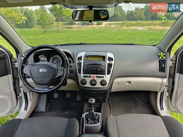 Серый Киа Сид, объемом двигателя 1.4 л и пробегом 152 тыс. км за 6900 $, фото 14 на Automoto.ua