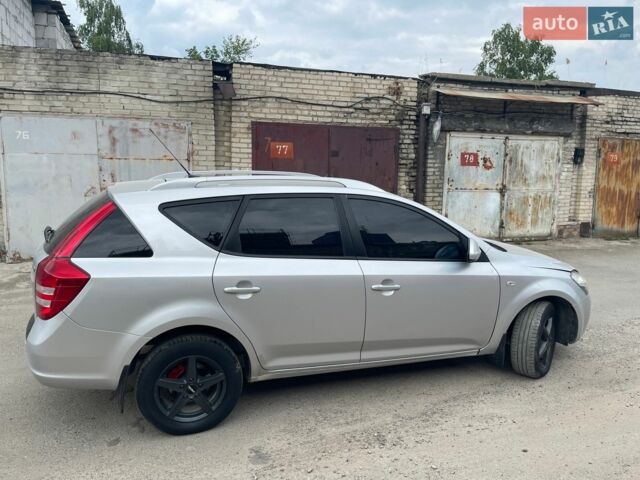 Серый Киа Сид, объемом двигателя 1.99 л и пробегом 250 тыс. км за 4600 $, фото 7 на Automoto.ua
