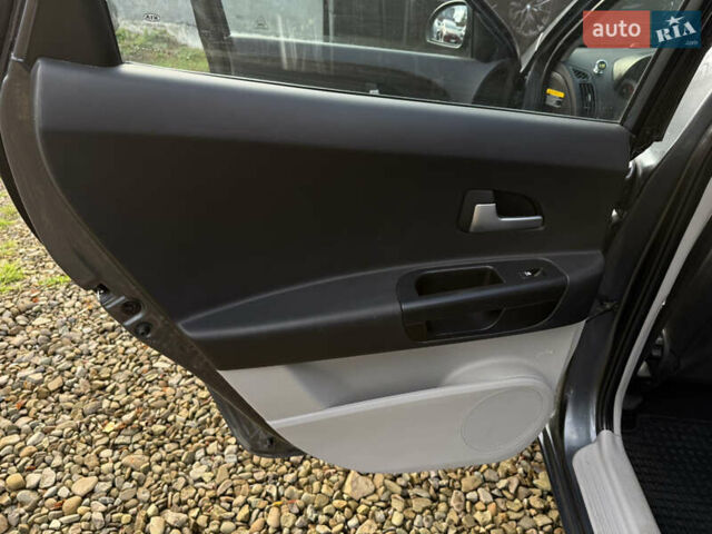 Сірий Кіа Сід, об'ємом двигуна 1.6 л та пробігом 231 тис. км за 5200 $, фото 17 на Automoto.ua