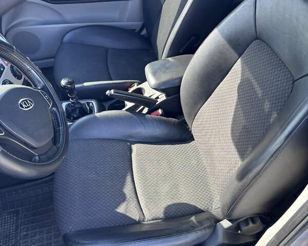Серый Киа Сид, объемом двигателя 1.58 л и пробегом 367 тыс. км за 4600 $, фото 8 на Automoto.ua