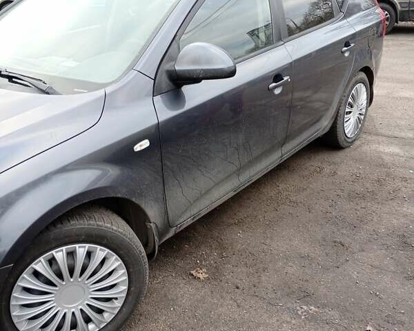 Серый Киа Сид, объемом двигателя 1.6 л и пробегом 270 тыс. км за 5000 $, фото 2 на Automoto.ua