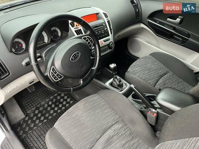 Серый Киа Сид, объемом двигателя 1.6 л и пробегом 199 тыс. км за 6200 $, фото 30 на Automoto.ua